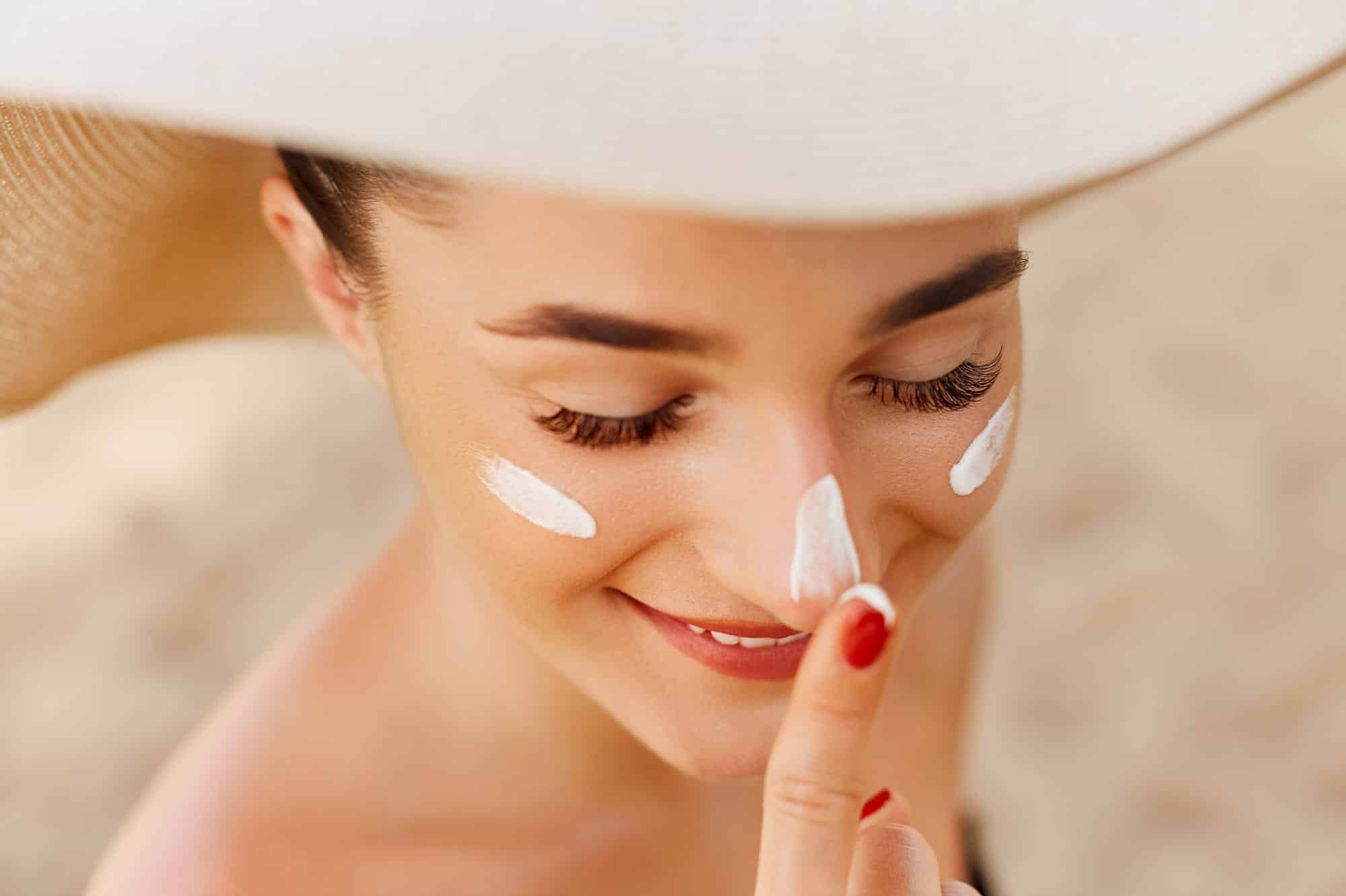 What is the difference between physical and chemical sunscreens? | Toskani